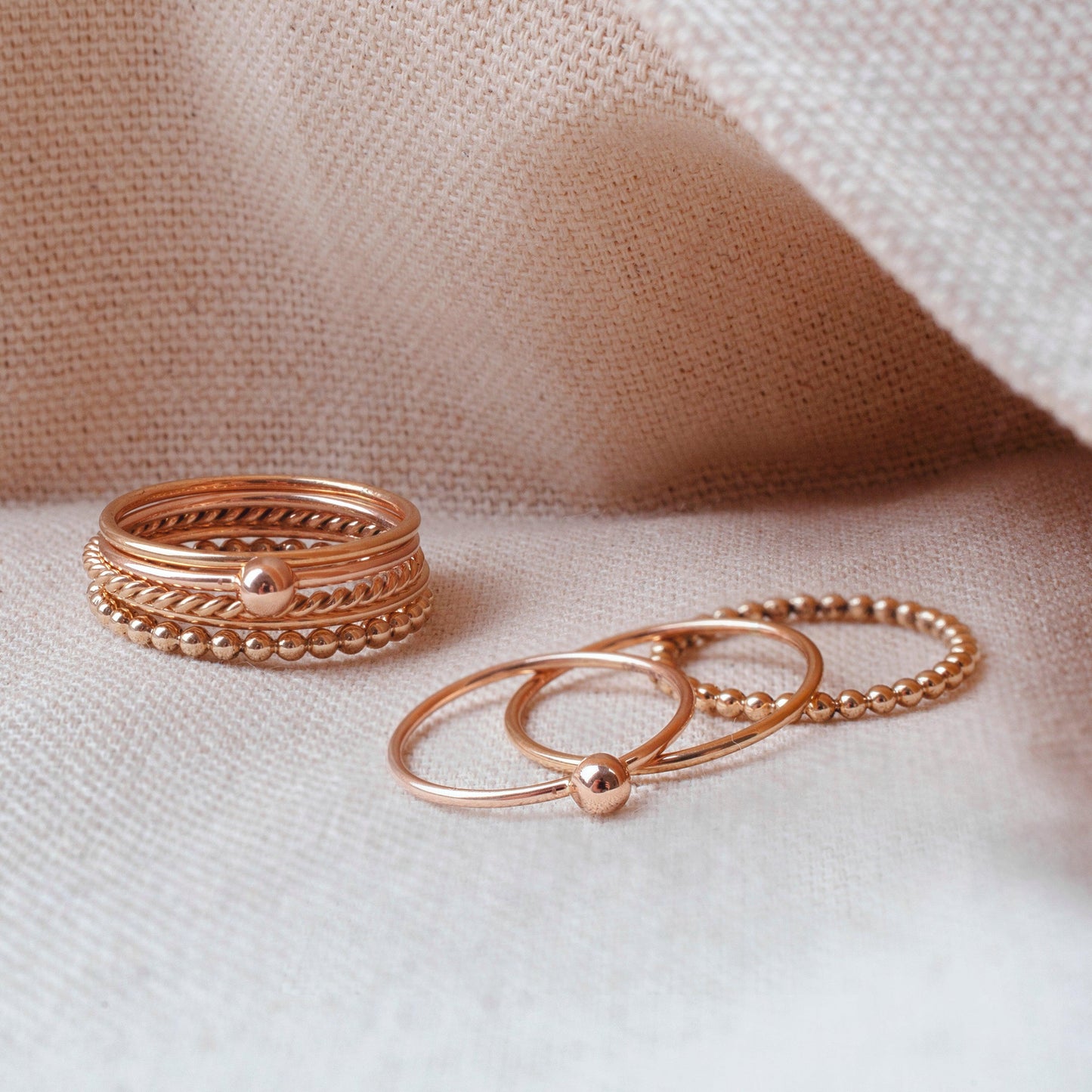 Essential Plain gold band - 9k Gold