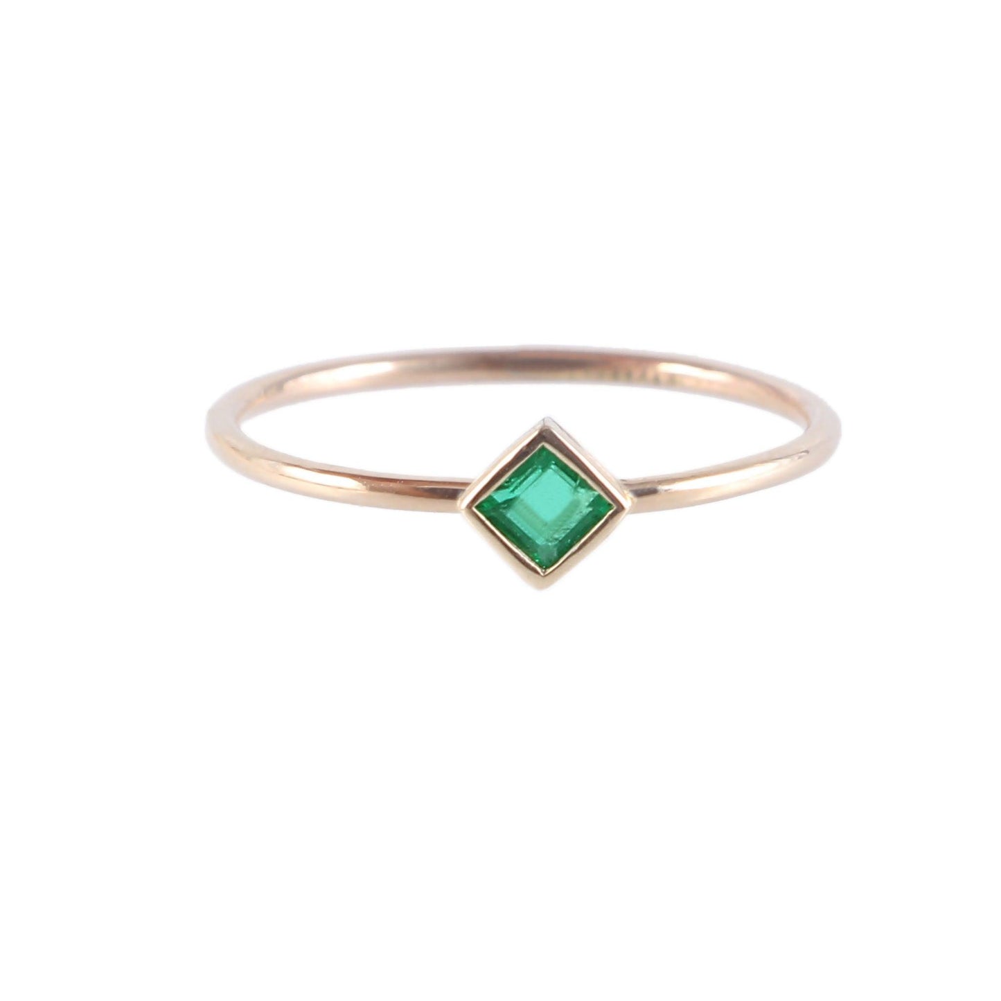 Stunner Emerald Ring - 9ct Gold