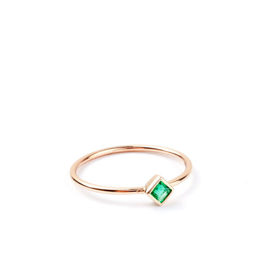 Stunner Emerald Ring - 9ct Gold